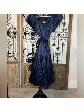 Eva Franco Navy Dress - Size 8 - no material tag / sample - possibly taffeta?
